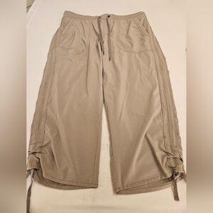 Classic Apparel KhakisCompany Women 14 Capri Pants Beige